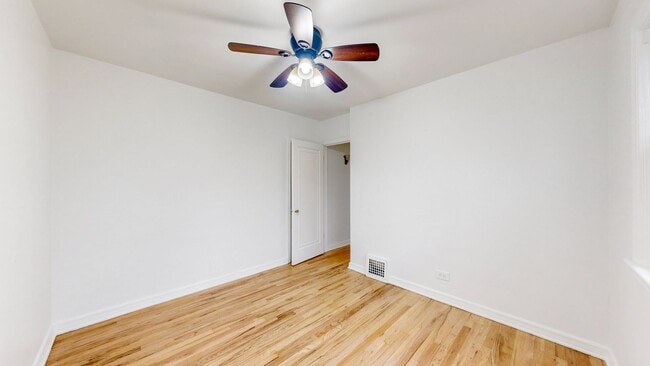 Building Photo - Lovely 3 bed/2 bath home w/2 car garage