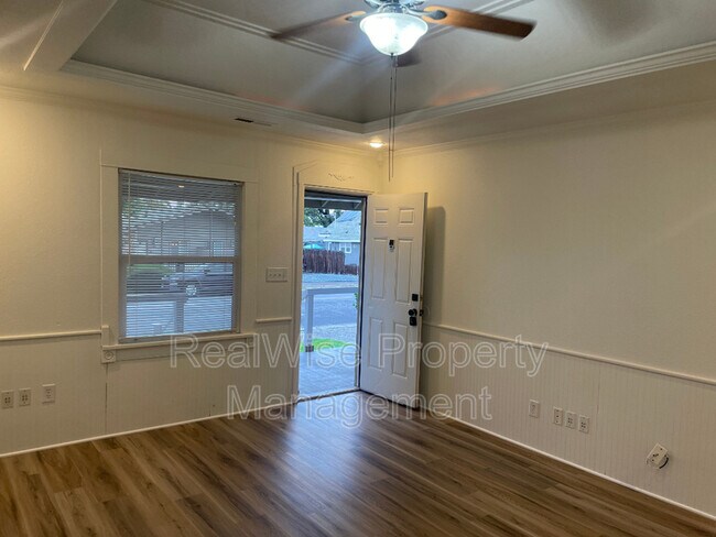 Building Photo - 300 Edwards St