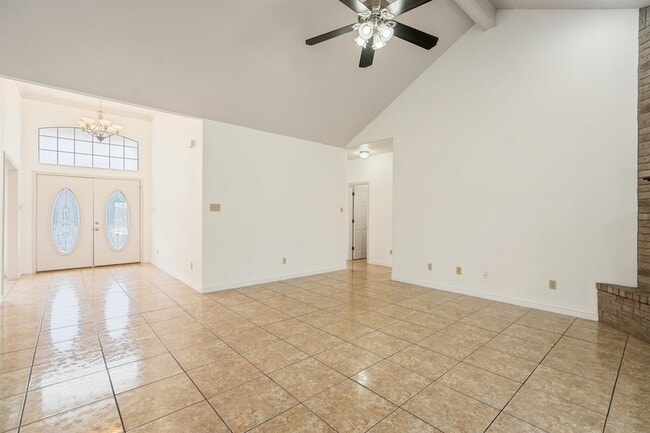 Building Photo - 302 Echo Valley Dr