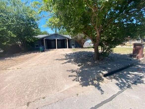 Building Photo - 3411 Lynridge Dr