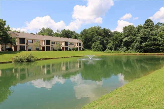 Building Photo - 447 W Longleaf Dr