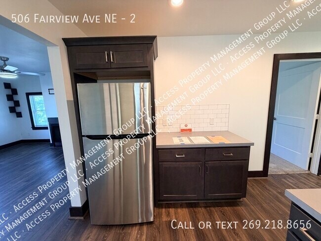 Building Photo - 506 Fairview Ave NE