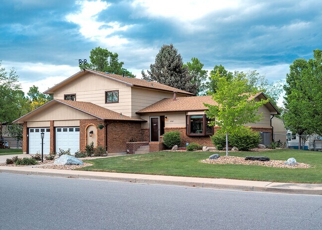 Building Photo - $1000 OFF Move In Special! Spacious 4-Bedr...