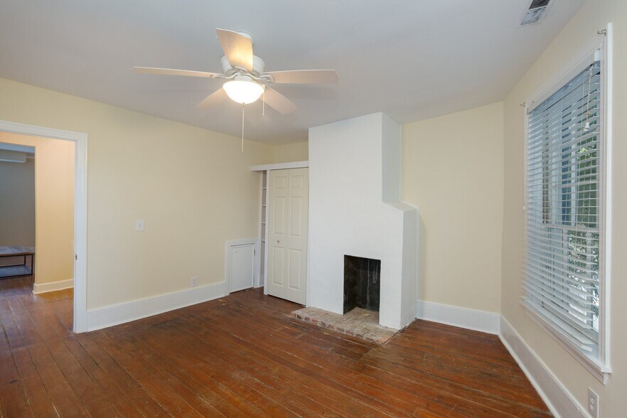 Building Photo - 13 Elizabeth St