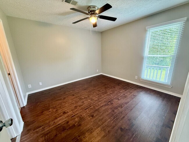 Building Photo - WOW! 2 Bedroom 2 Bath in Hermitage with Deck & Great Back Yard - Available June 1!