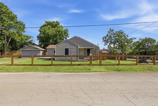 Building Photo - 515 Riggs St