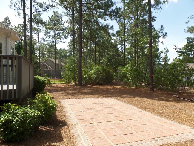 Building Photo - 10 Sawmill Rd E