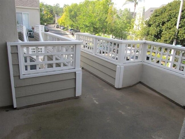 Building Photo - ALISO VIEJO- SPACIOUS 1 BEDROOM + DEN OR OFFICE CONDO WITH GARAGE