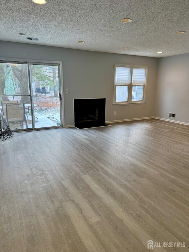 Building Photo - 36 Upperbrook Ct