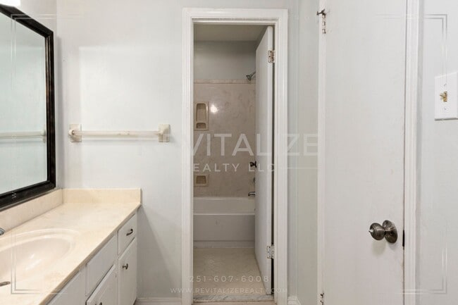 Building Photo - Beautifully Updated 3-Bedroom Home with Granite Kitchen & Sunroom Retreat!