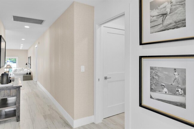 Building Photo - 17026 Bay St