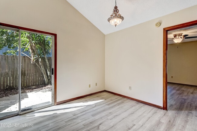 Building Photo - 12015 Cobblewood Ln N