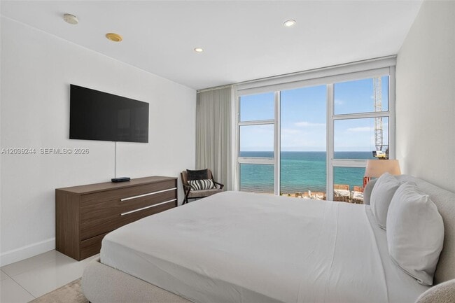 Building Photo - 10275 Collins Ave