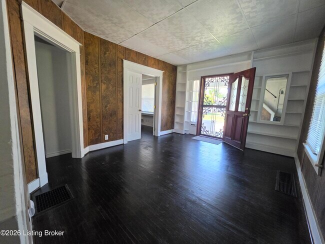 Building Photo - 321 S 39th St