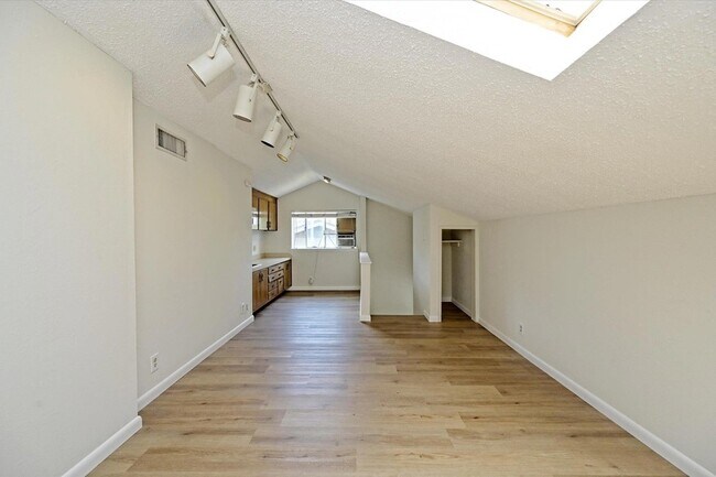 Building Photo - 6509 Skycrest Dr