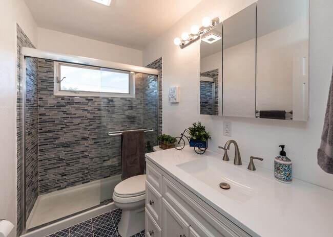 Building Photo - Cozy Home Centrally located Colorado Sprin...