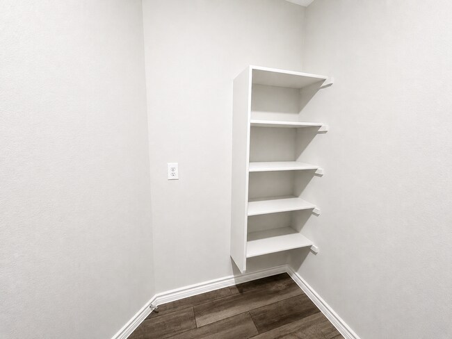 Building Photo - Available for Move-in June 10th!