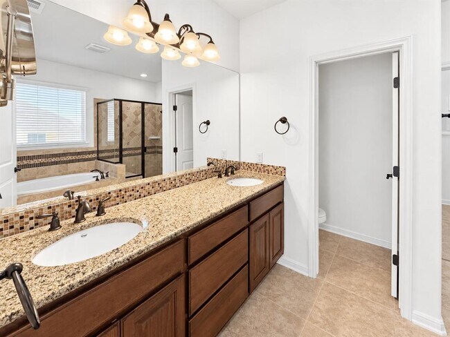 Building Photo - 14312 Senia Bend