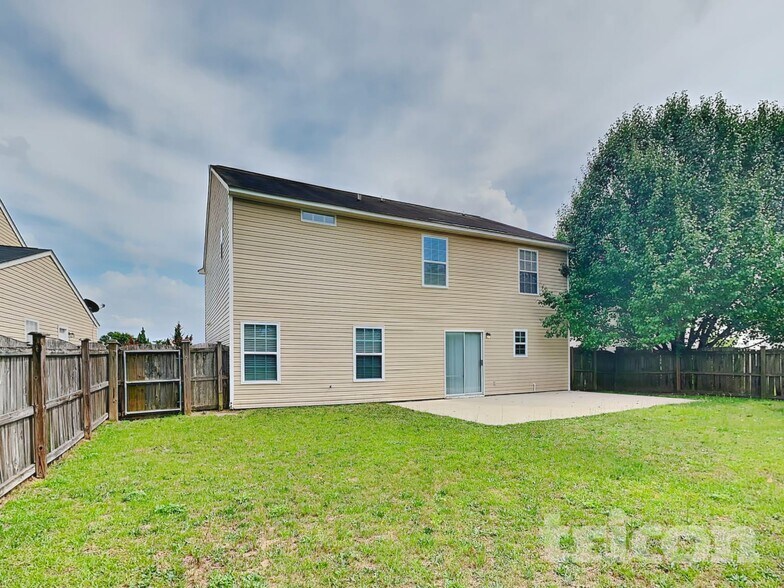 Building Photo - 308 Fox Trot Dr