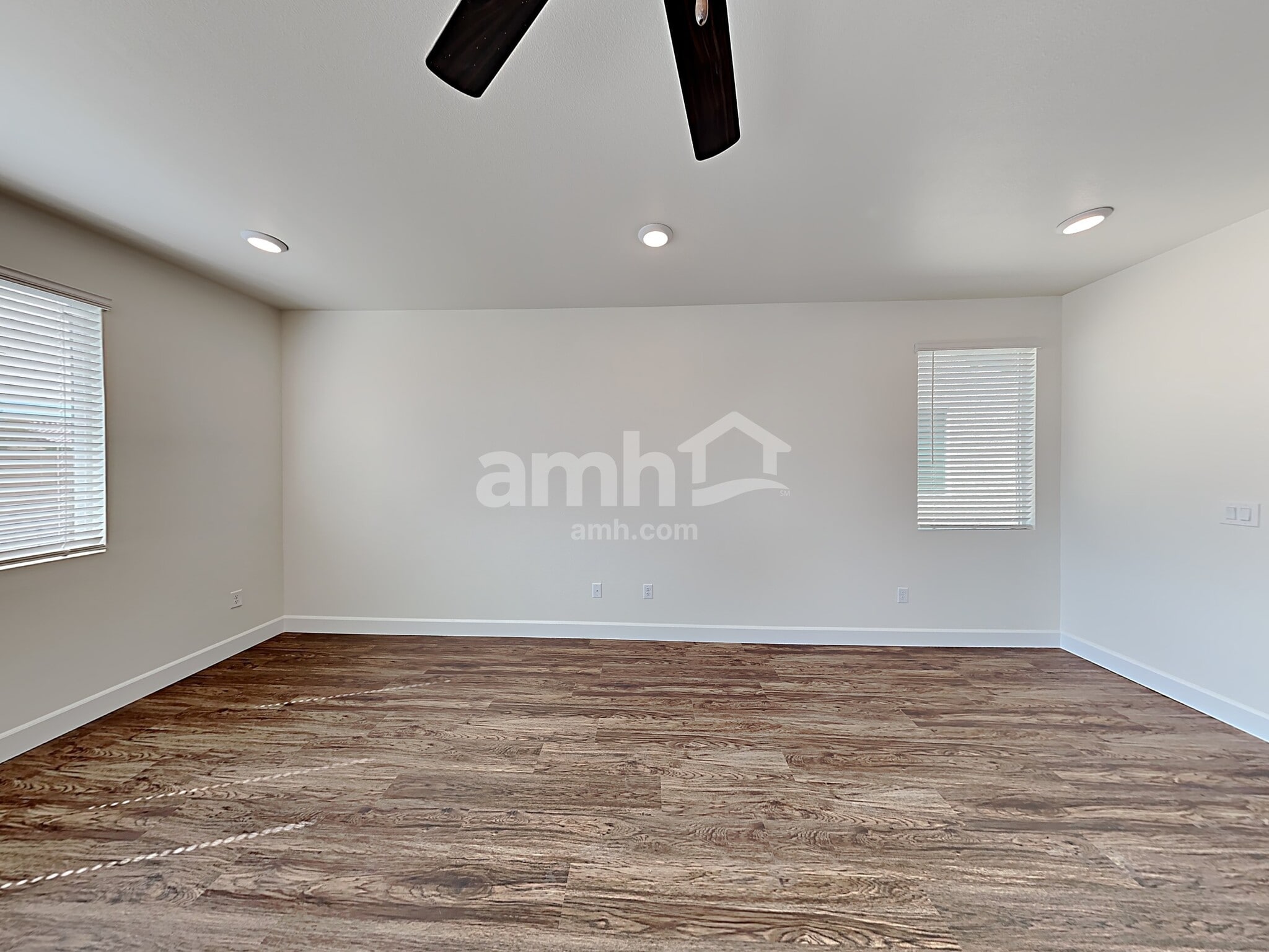 Building Photo - 2021 Reaves Wy