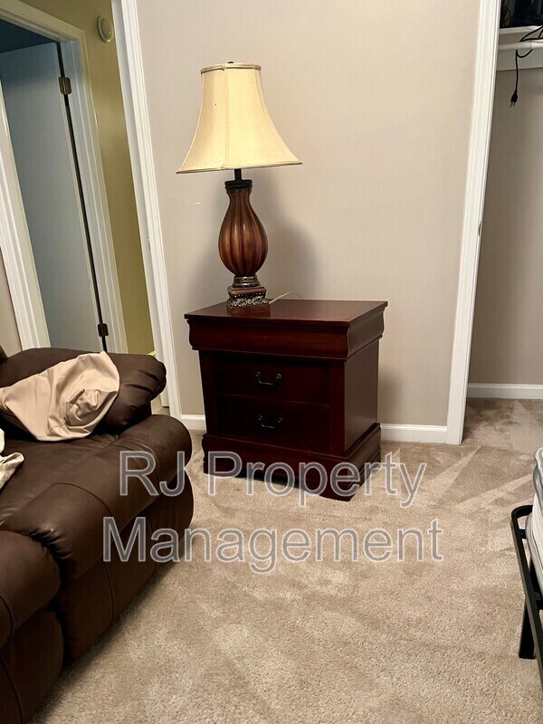 Building Photo - 5656 Encino Cove
