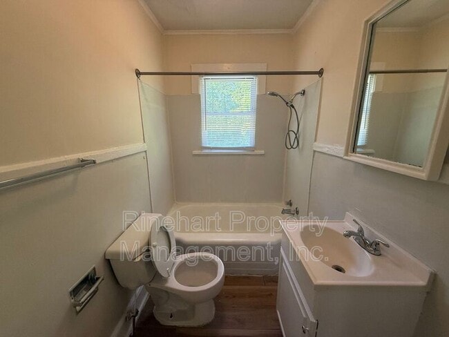 Building Photo - 260 Lucky Ln