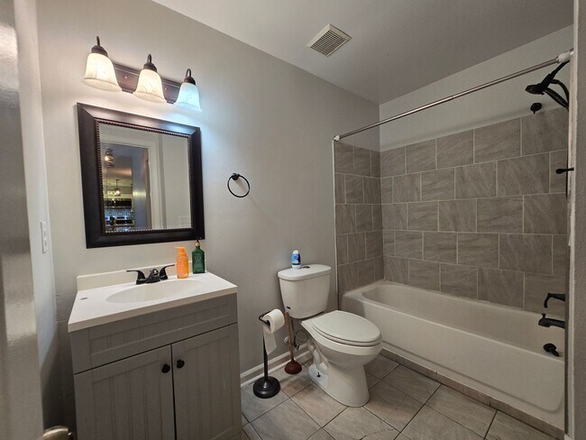 Building Photo - Mt. Hermon - Adorable 3Bed, 2Bath Ranch