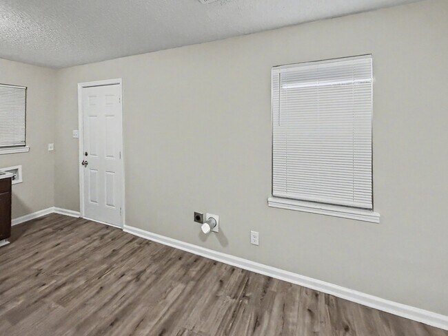 Building Photo - 4551 Sunny View Dr