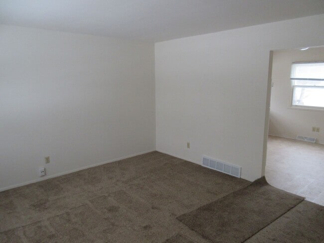 Building Photo - 432