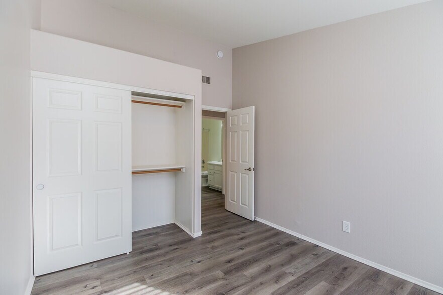 Building Photo - 4243 E Balsam Ave