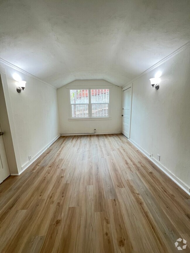 Building Photo - 932Edge