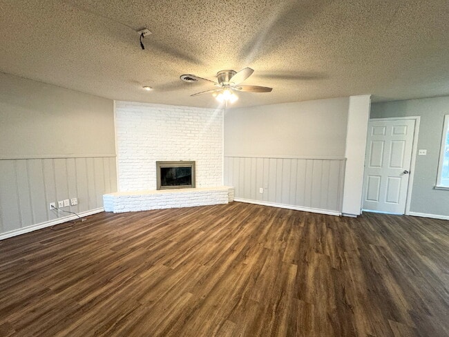 Building Photo - Newly-updated, 3-bedroom near LCU!