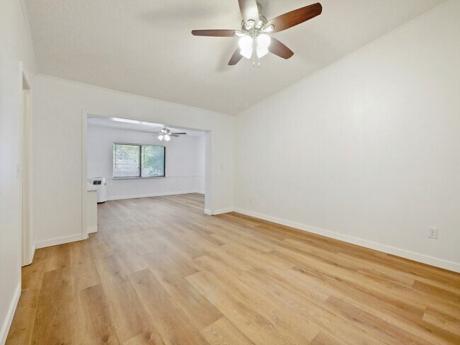 Building Photo - 7970 Glen Abbey Cir