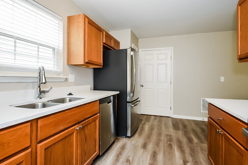 Building Photo - 313 Village Chase