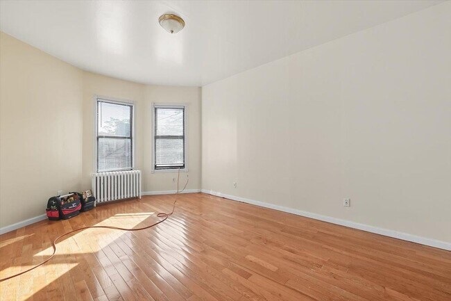 Building Photo - 73 Winfield Ave