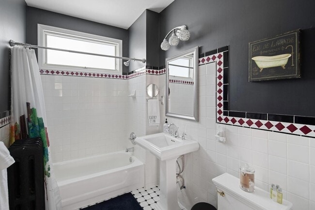 Building Photo - 2713 Garfield Ave