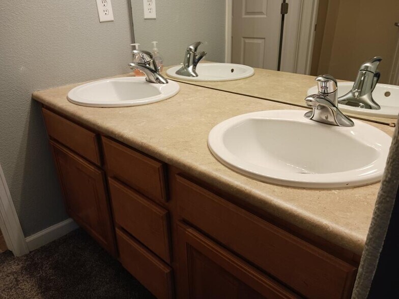 Building Photo - 4815 Hahns Peak Dr