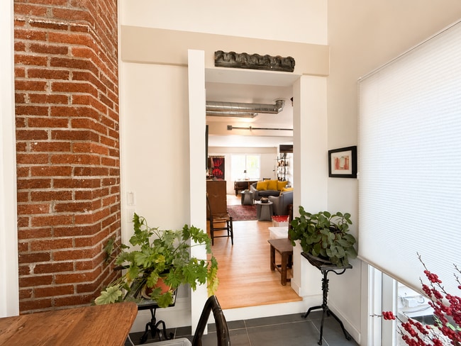 Building Photo - 309 Wesley St