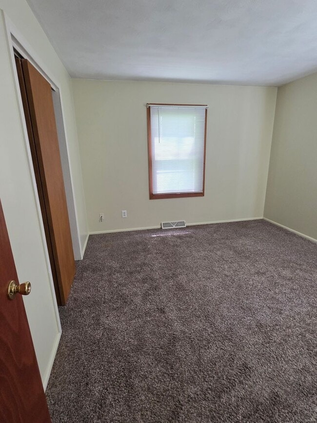 Building Photo - Charming, extremely clean 2 BR house in Shirley