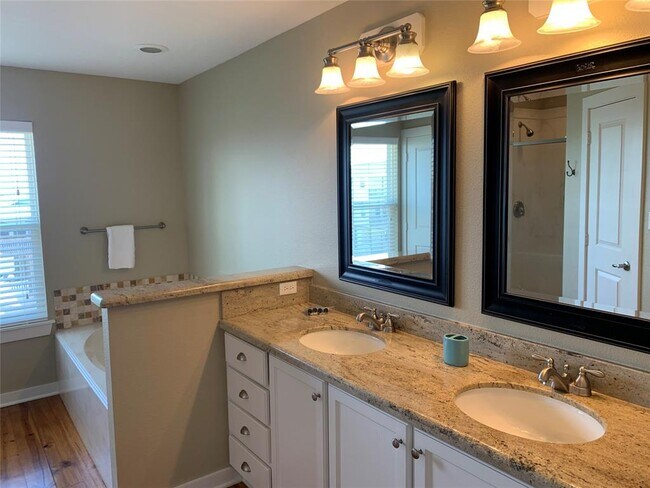 Building Photo - 13807 Mutiny Ln