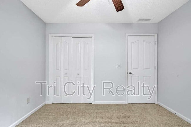 Building Photo - 69 Meadows Creek Ln