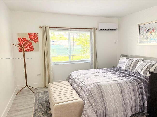 Building Photo - 6941 Bay Dr