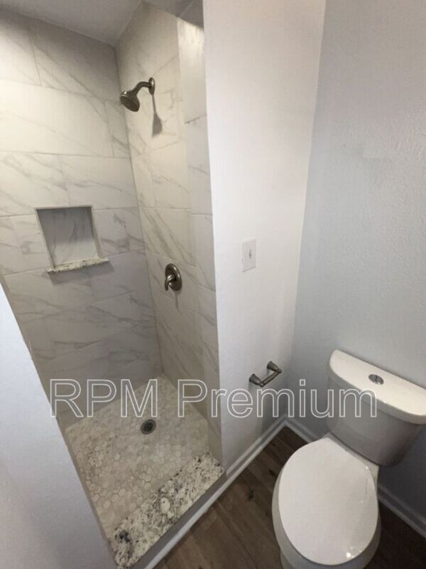 Building Photo - 464 Wilton Dr