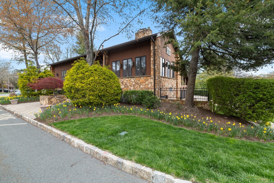 Building Photo - 87 Sullivan Dr