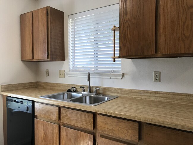 Building Photo - Sandiland