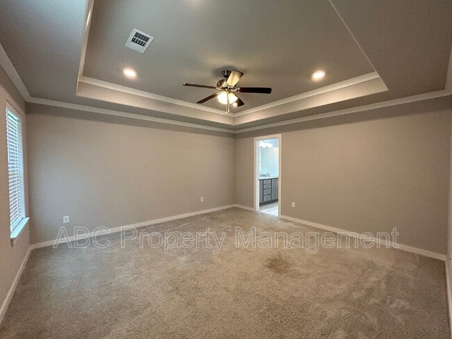 Building Photo - 350 S Emerald Woods Run
