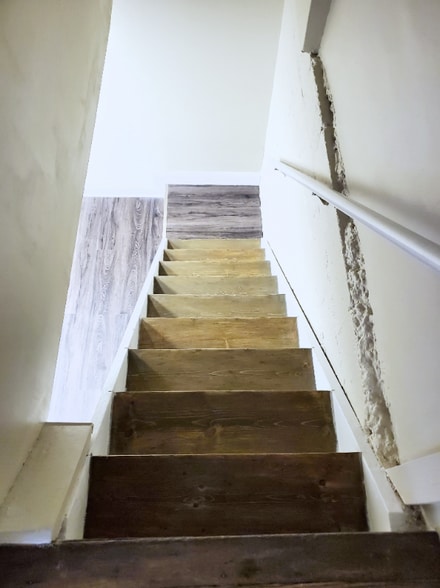 Building Photo - 90 E 8th Ave