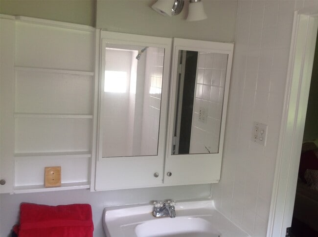 Building Photo - 7427 Tanager St