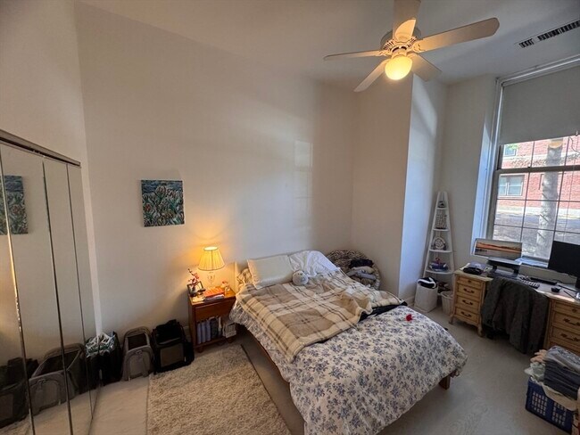 Building Photo - 48 Forest St