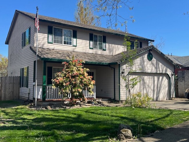 Building Photo - 4-bedroom 2.5 Bath McMinnville OR 97128